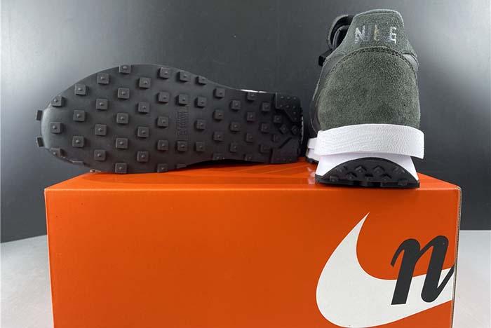 NIKE LDWAFFLE/SACAI BLACK MULTI-BV0073-002