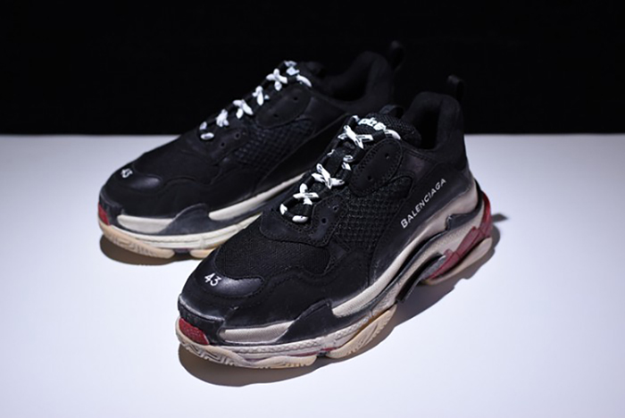BALENCIAGA TRIPLE S W06E1-1000