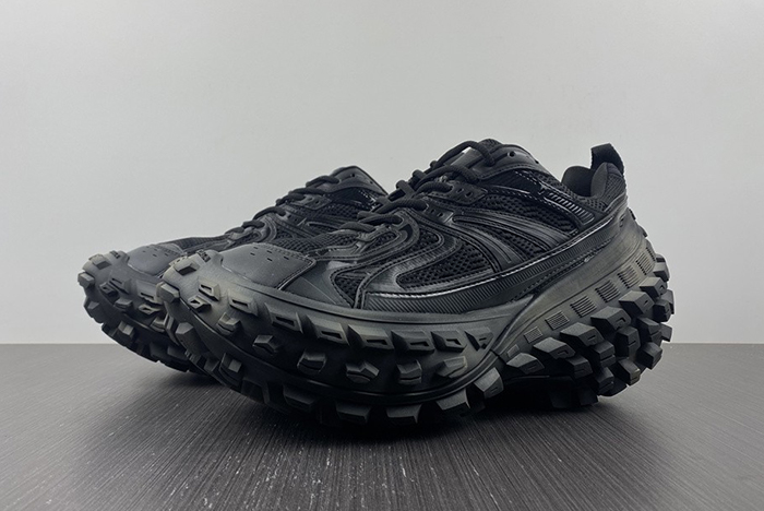 Defender Trainers in black mesh and nylon 685613W2RA61000