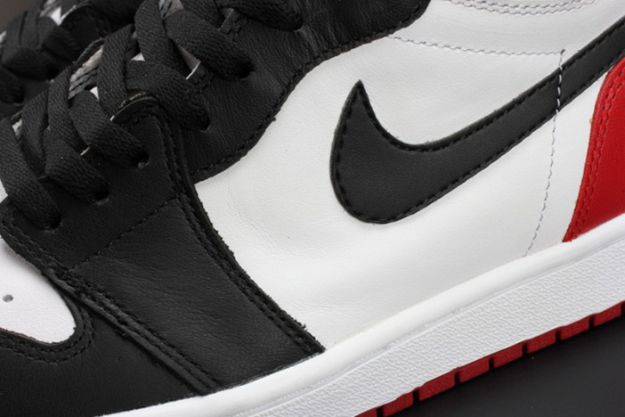 AIR JORDAN 1 High OG "Black Toe" white/ black-varsity red mens 555088-125