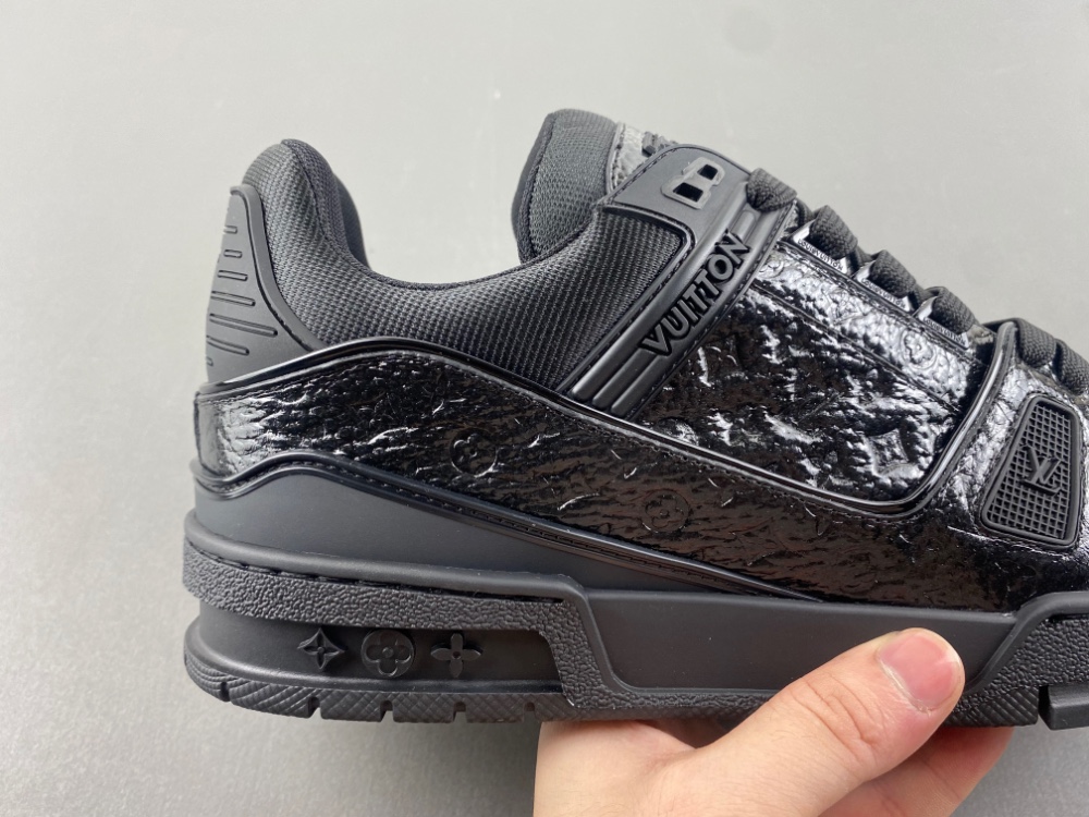 Sneaker L*V Trainer