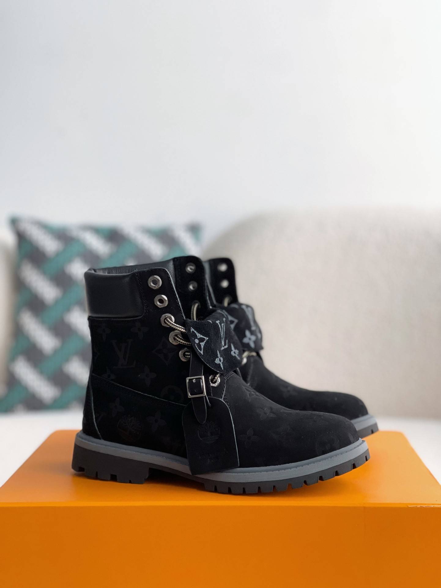L*V &amp; timberland Black boots/Martin boots/boots