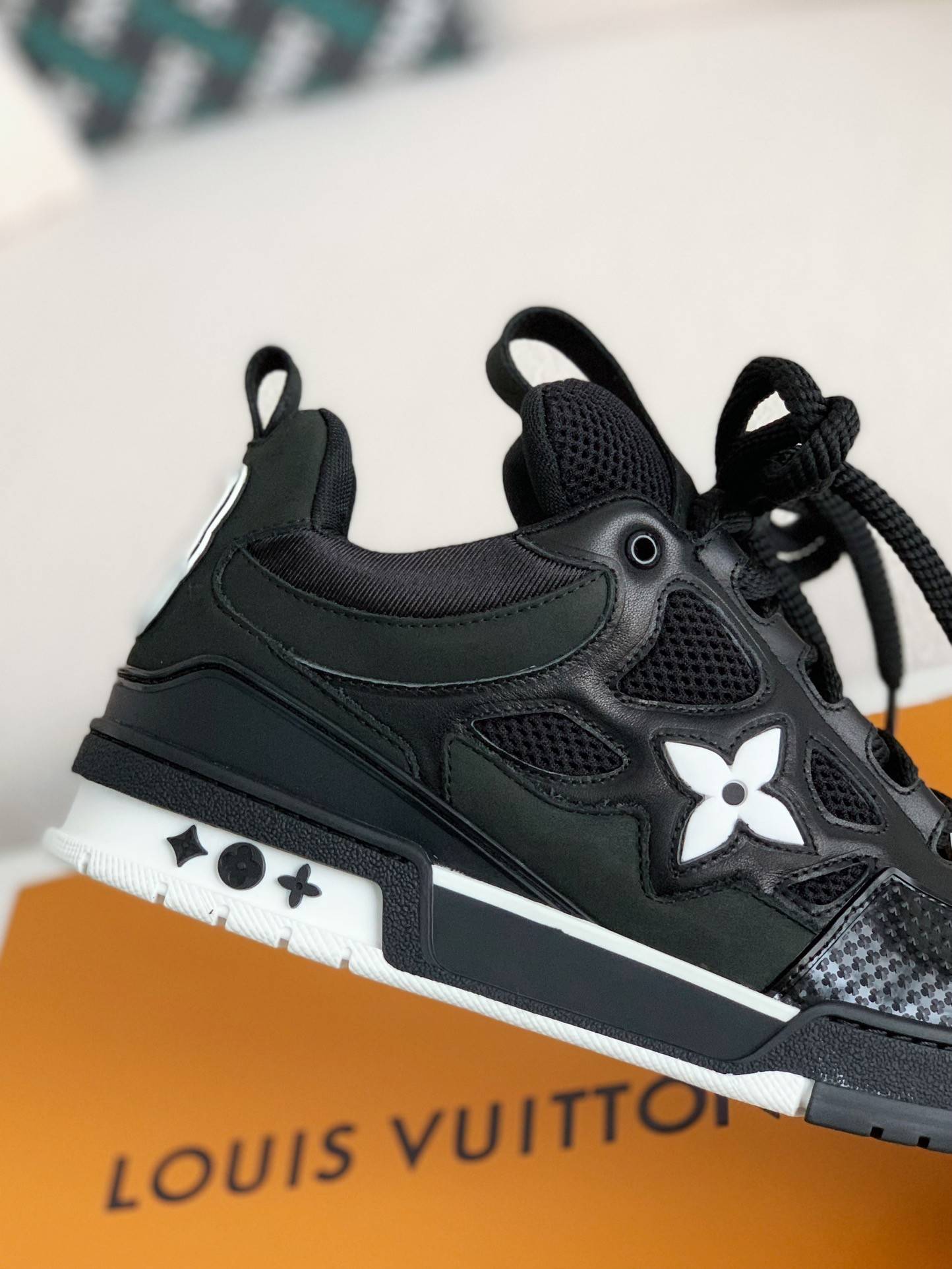 L*V RUNNER TATIC Sneakers