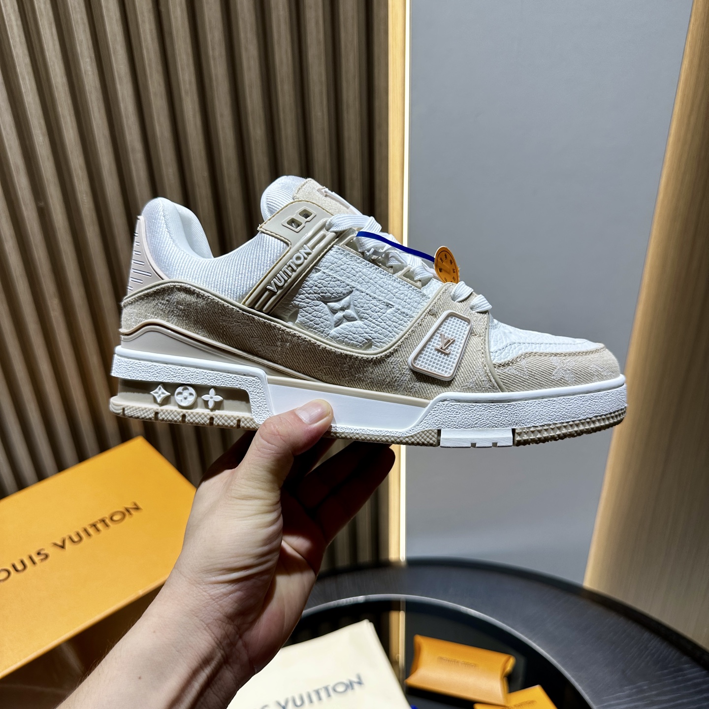 L**V Trainer Sneaker beige