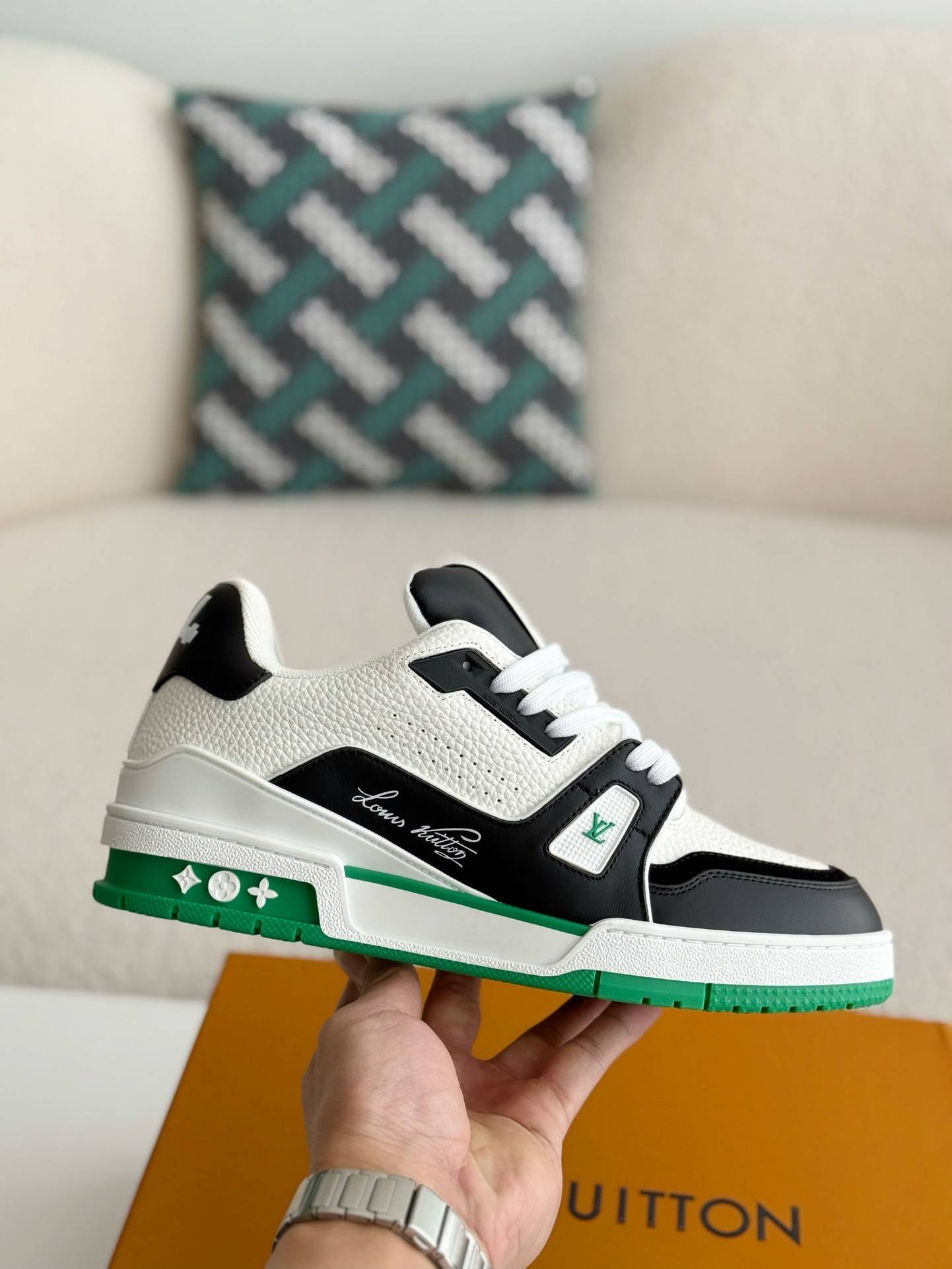 L*V TRAINER SNEAKERS