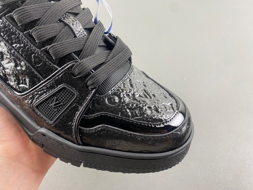 Sneaker L*V Trainer
