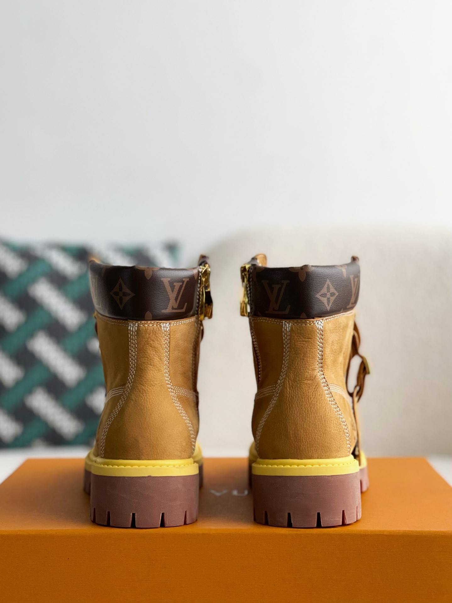 L*V & timberland Martin boots