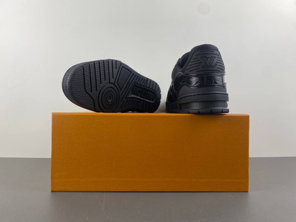Sneaker L*V Trainer