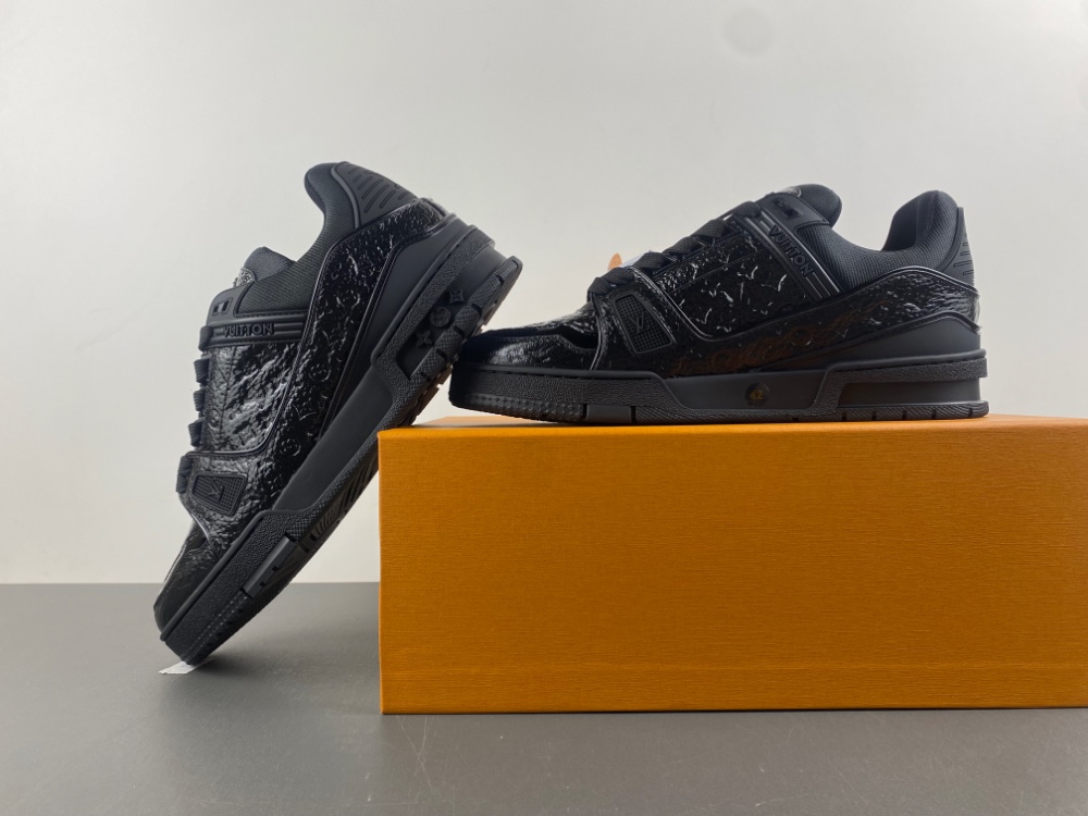 Sneaker L*V Trainer