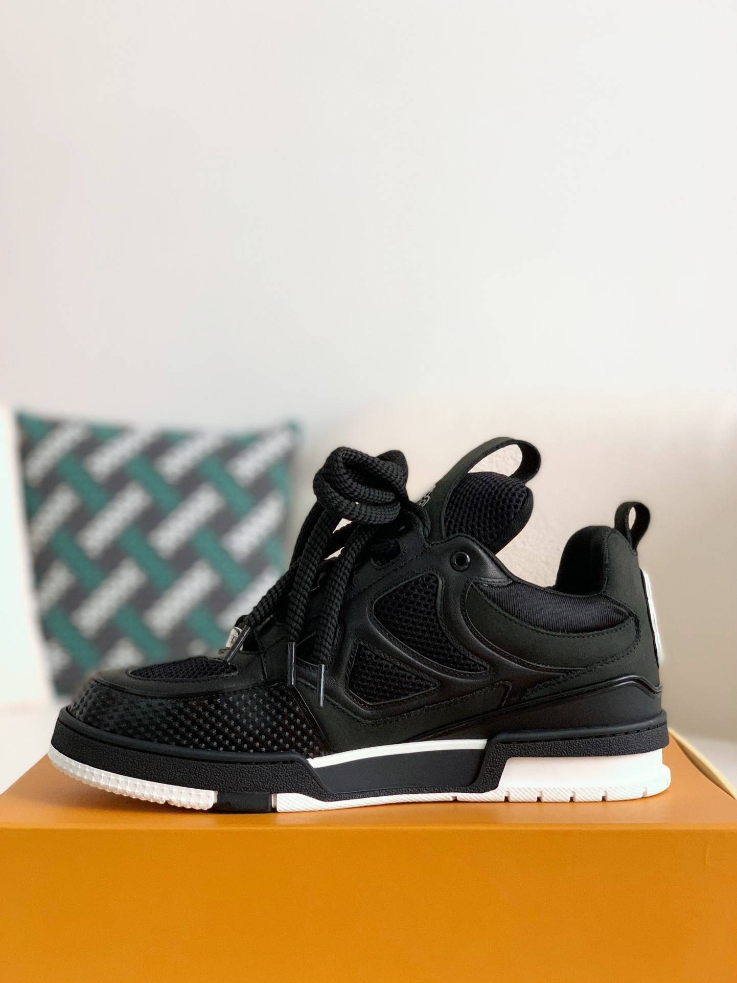 L*V RUNNER TATIC Sneakers