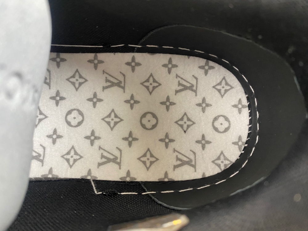 Sneaker L*V Trainer