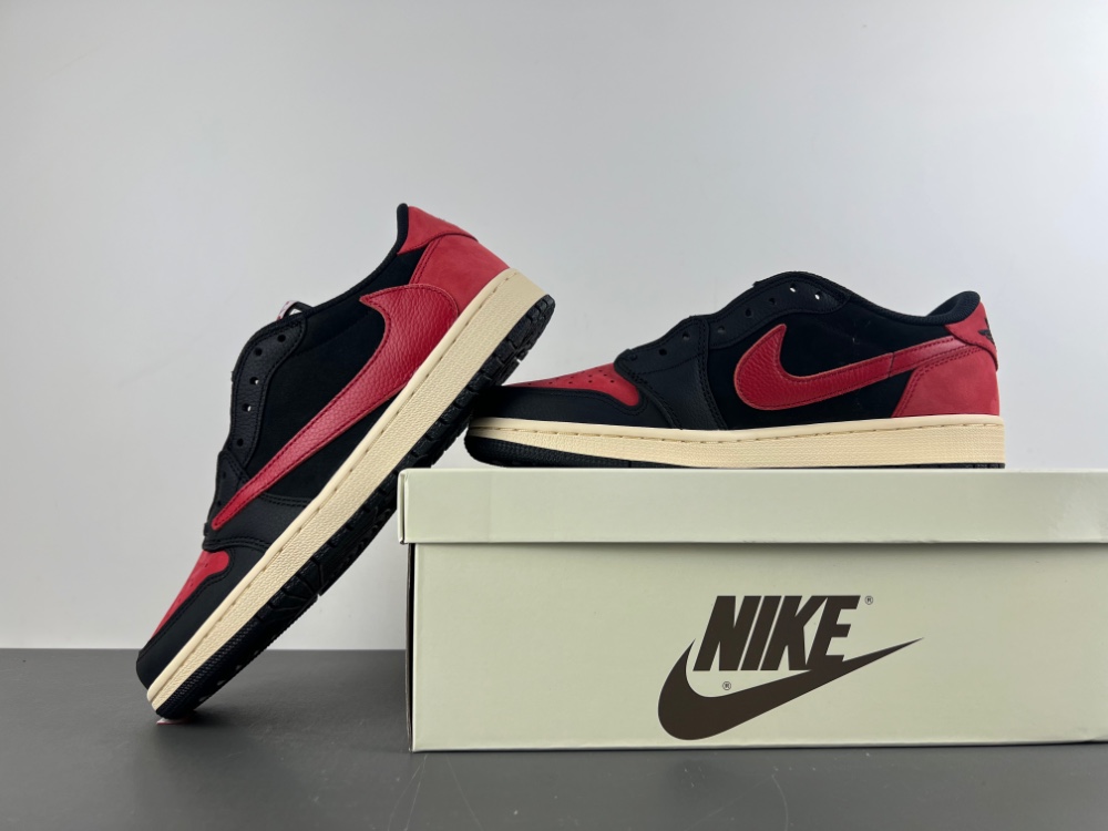 Travis Scott x Air Jordan 1 Low  DM7866-061