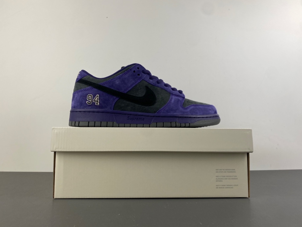 Supr**me x Nike SB Dunk Low HQ8487-500