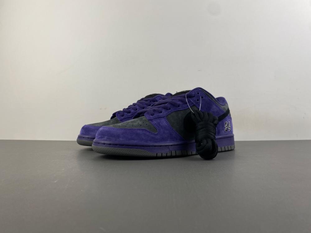 Supr**me x Nike SB Dunk Low HQ8487-500